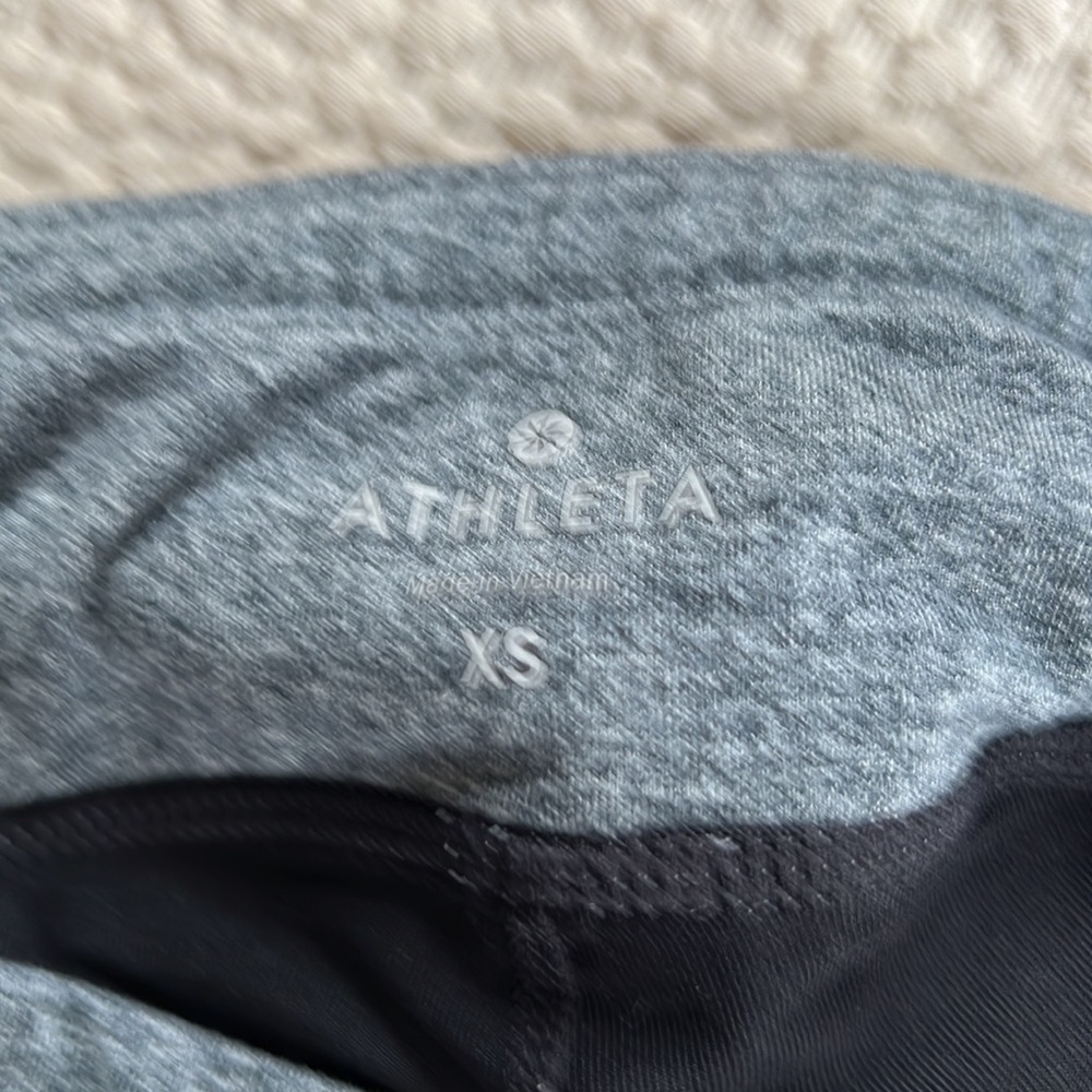 Athleta 2-in1 Be Free Skirted Capri Leggings Side Pockets, Back Zip Pocket XS - Picture 6 of 8